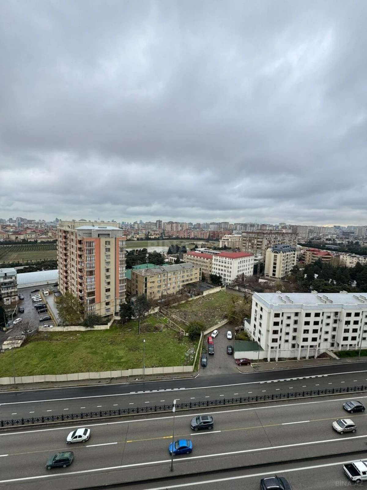 Satılır 4 otaqlı mənzil 132 m²