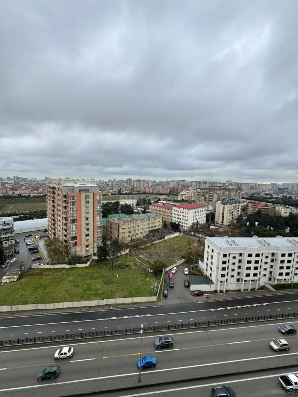 Satılır 4 otaqlı mənzil 132 m²