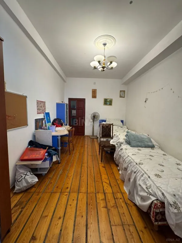 Satılır 4 otaqlı mənzil 132 m²