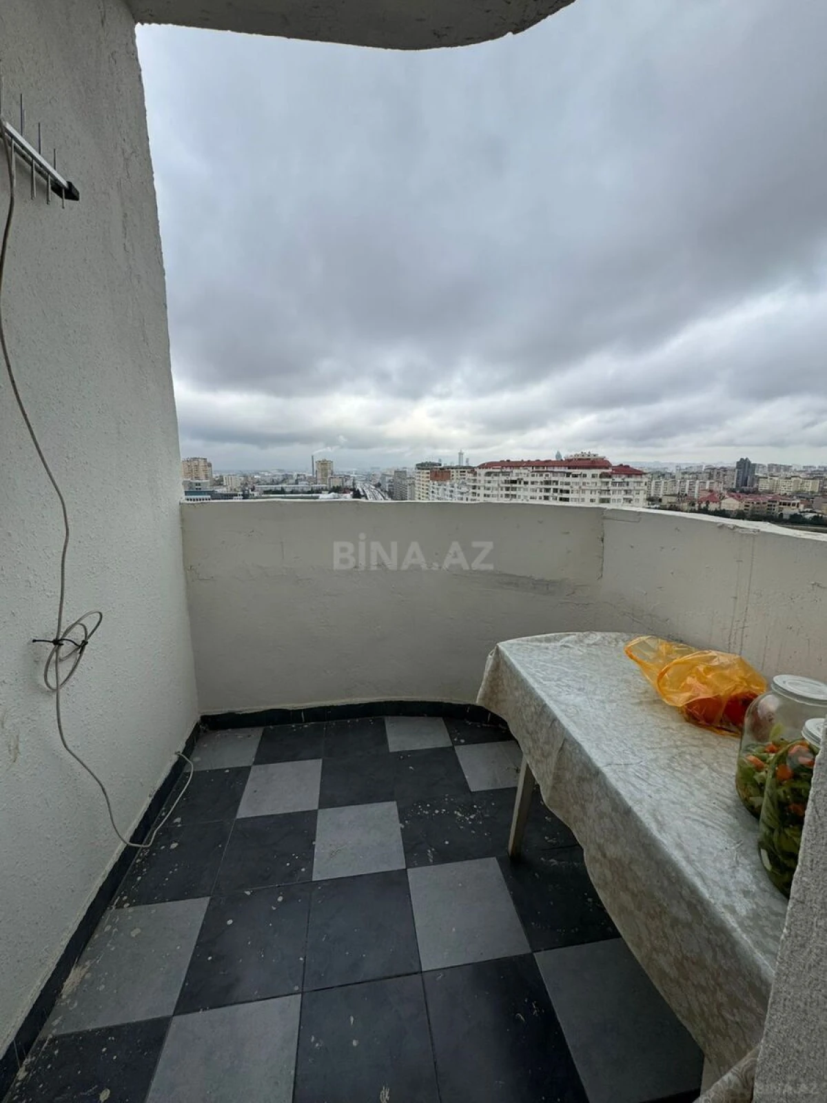 Satılır 4 otaqlı mənzil 132 m²