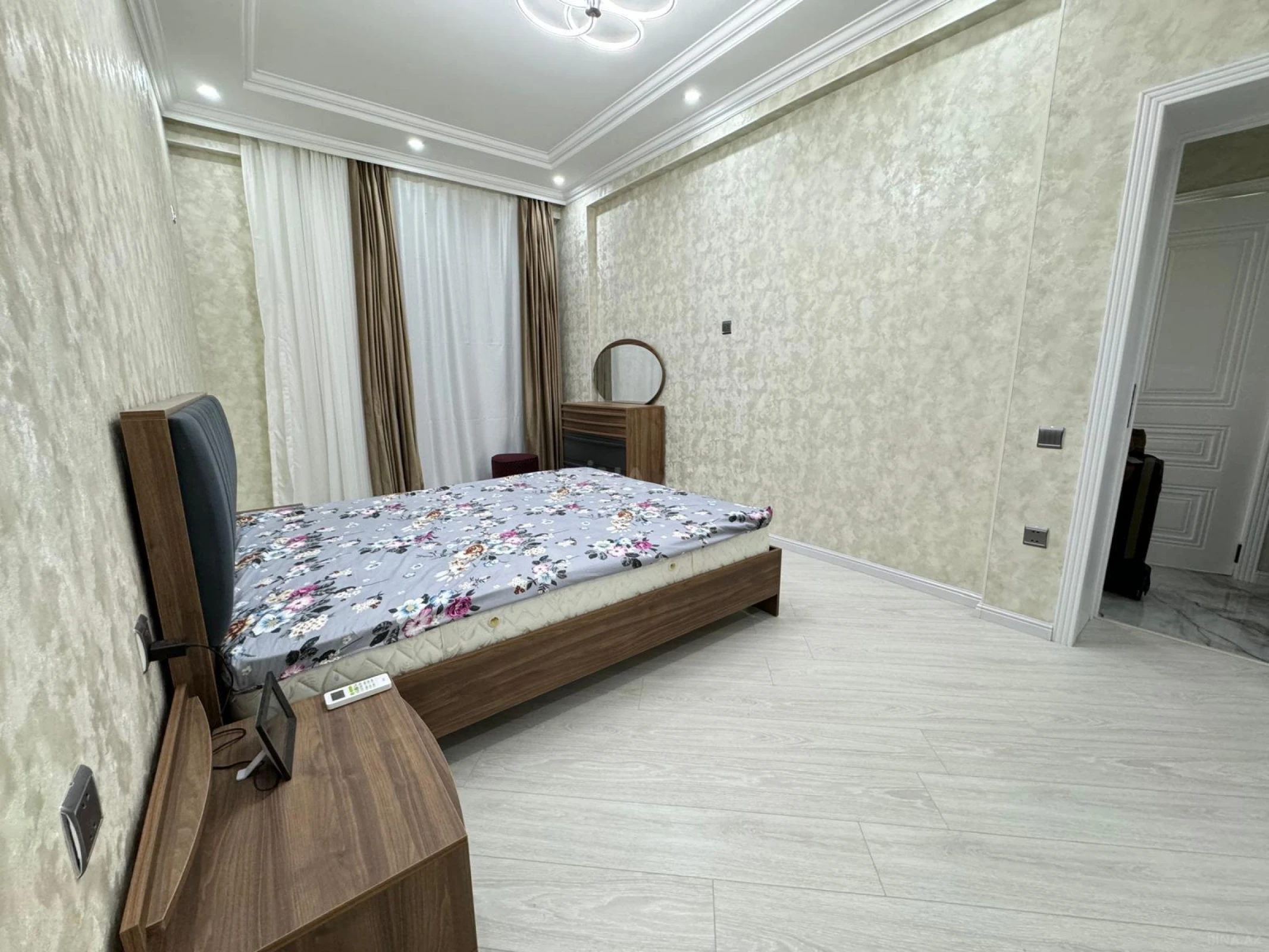 Kirayə verilir 2 otaqlı mənzil 70 m²