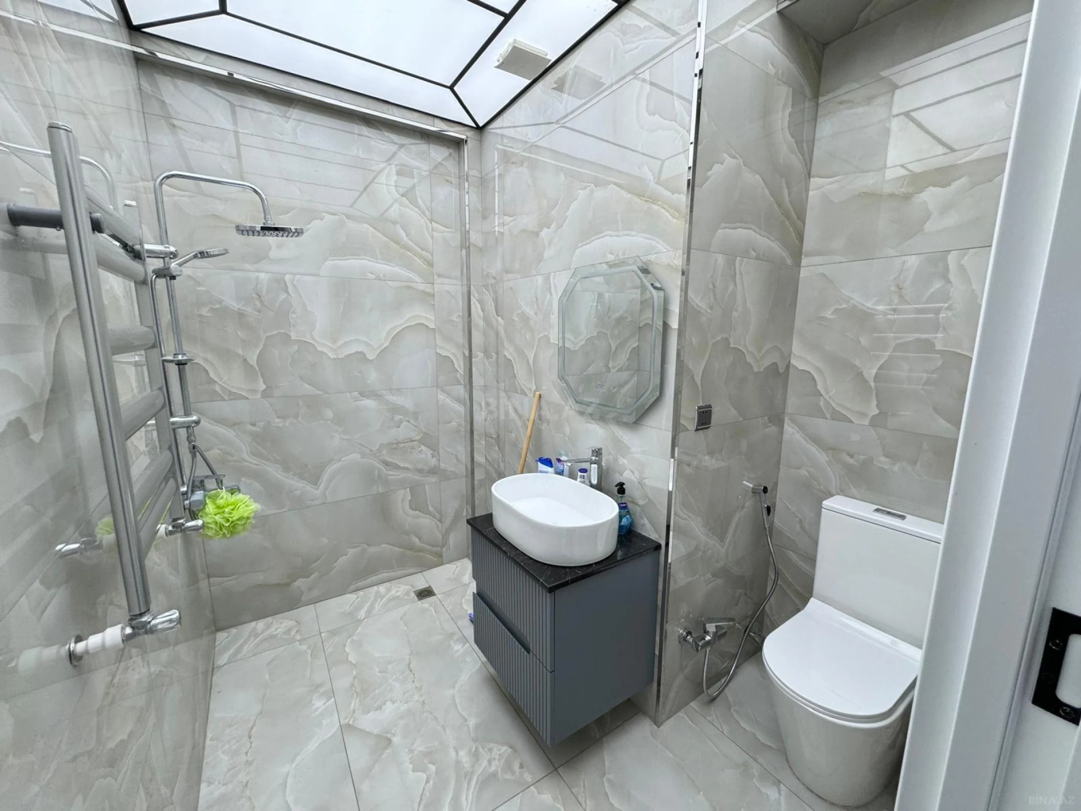 Kirayə verilir 2 otaqlı mənzil 70 m²