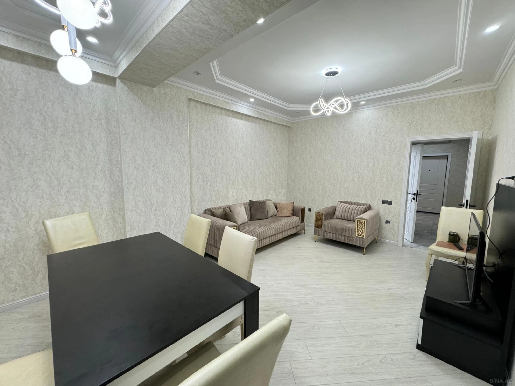 Kirayə verilir 2 otaqlı mənzil 70 m²