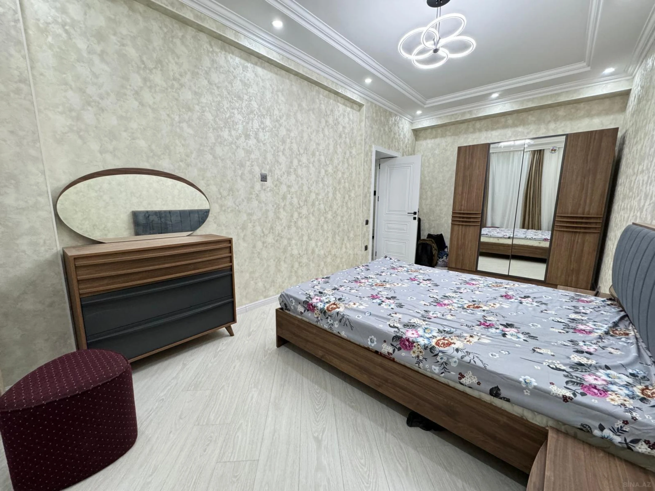 Kirayə verilir 2 otaqlı mənzil 70 m²