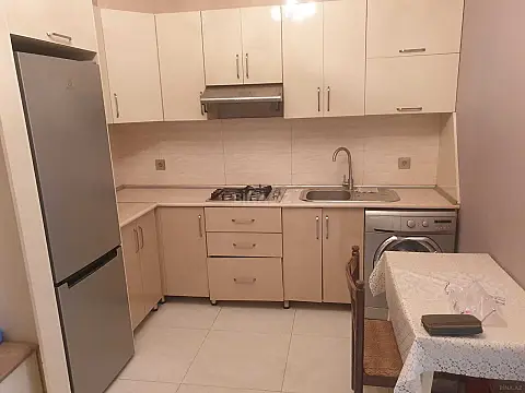 Kirayə verilir 2 otaqlı mənzil 60 m²