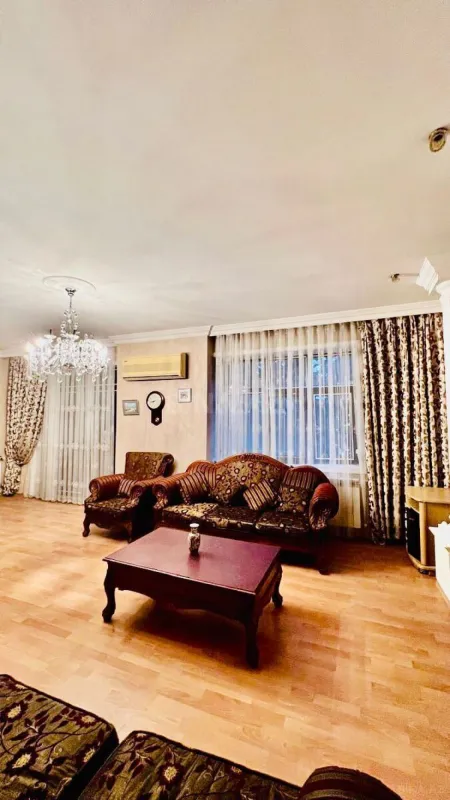 Kirayə verilir 3 otaqlı mənzil 130 m²