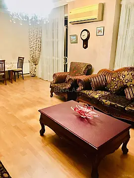 Kirayə verilir 3 otaqlı mənzil 130 m²