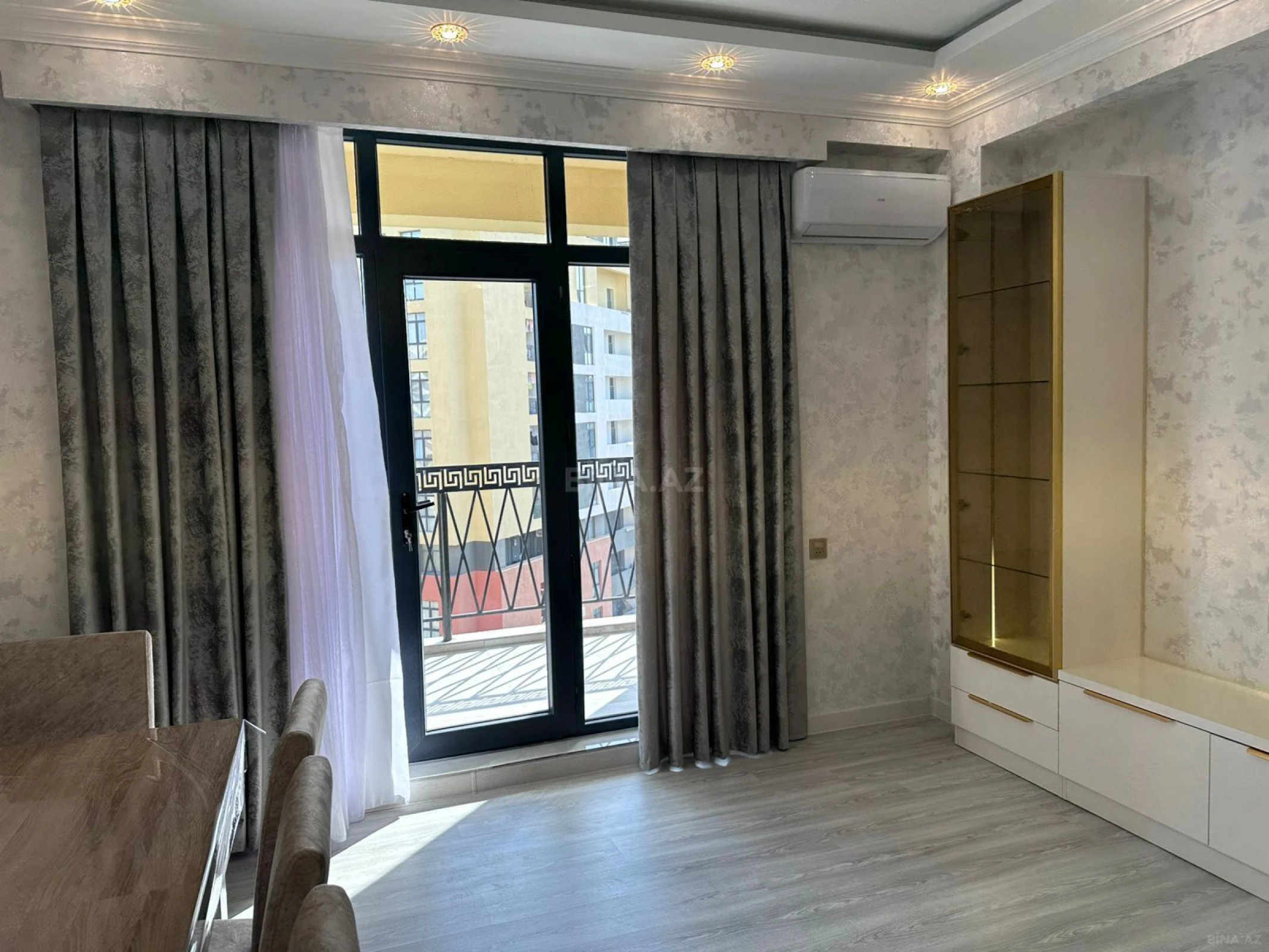 Kirayə verilir 3 otaqlı mənzil 120 m²