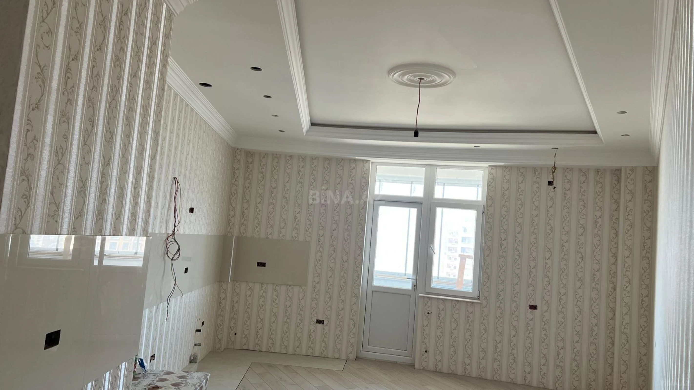 Satılır 3 otaqlı mənzil 155 m²