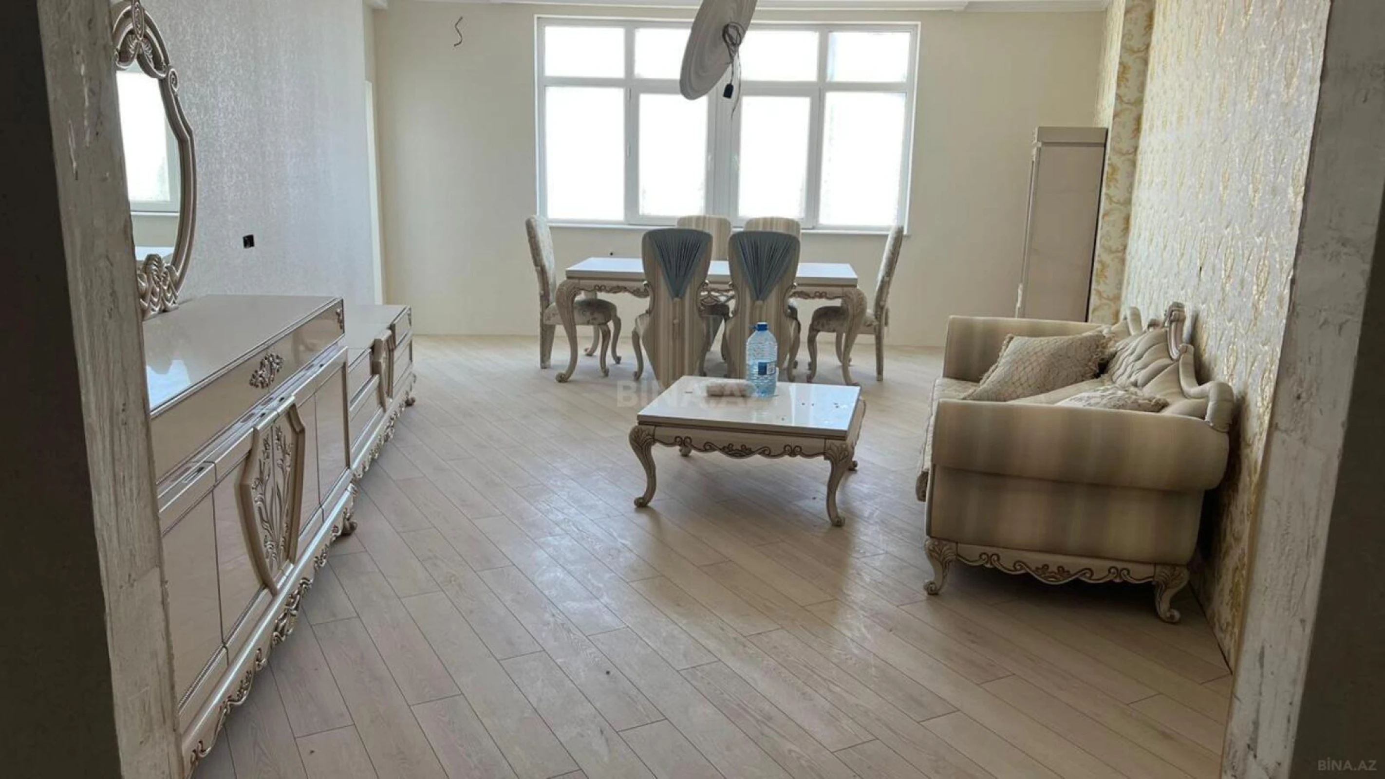 Satılır 3 otaqlı mənzil 155 m²