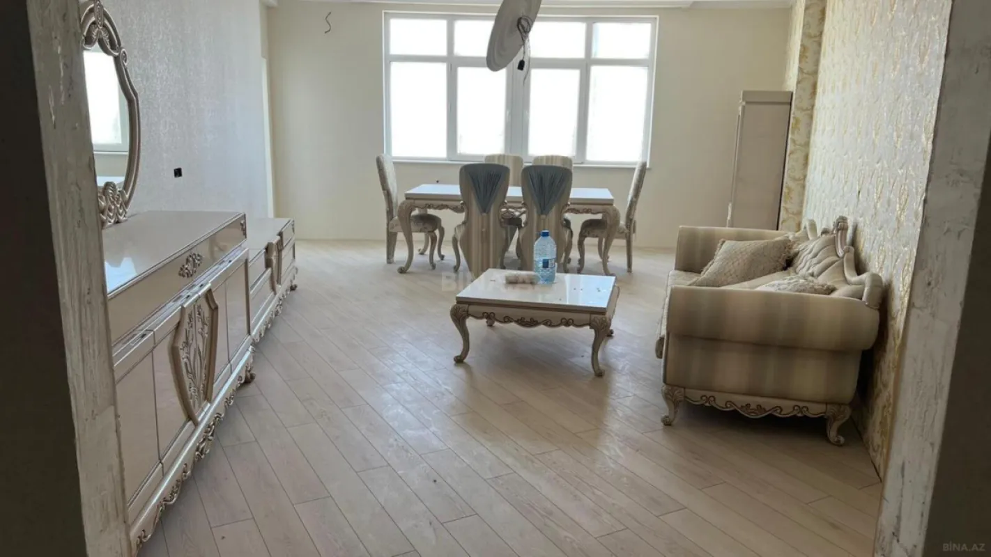 Satılır 3 otaqlı mənzil 155 m²