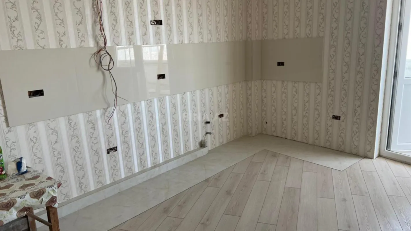 Satılır 3 otaqlı mənzil 155 m²