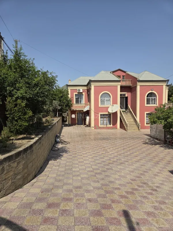 Satılır 9 otaqlı həyət evi 320 m²