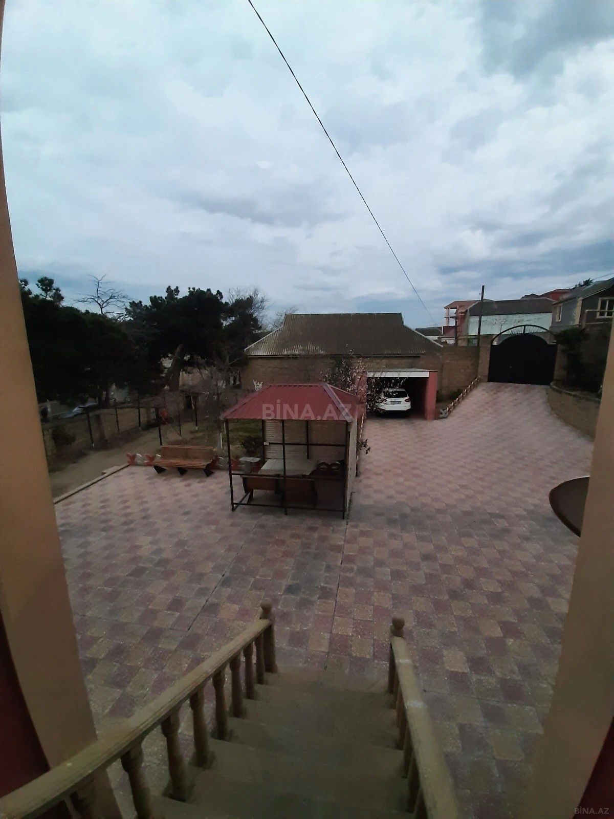 Satılır 9 otaqlı həyət evi 320 m²