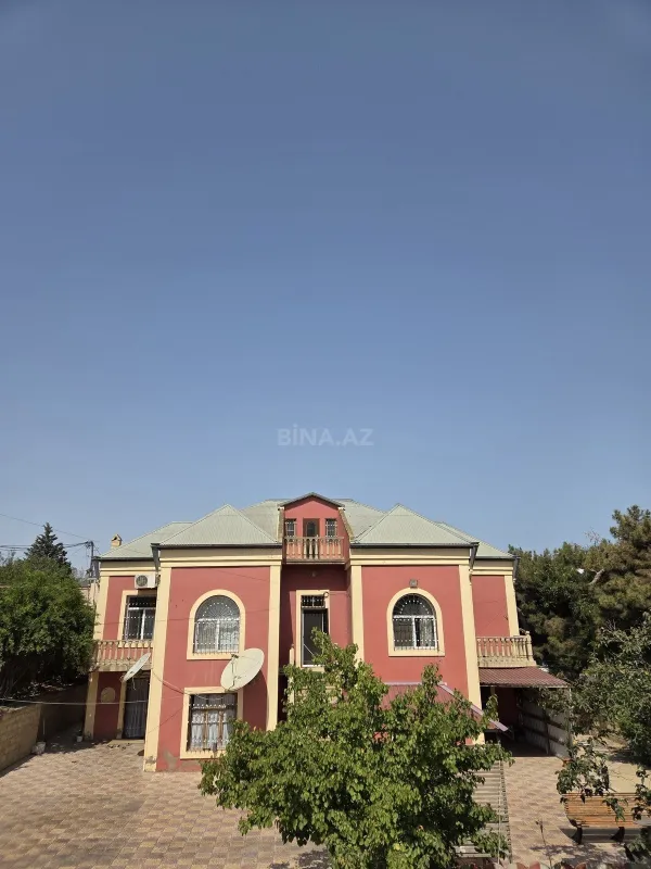 Satılır 9 otaqlı həyət evi 320 m²