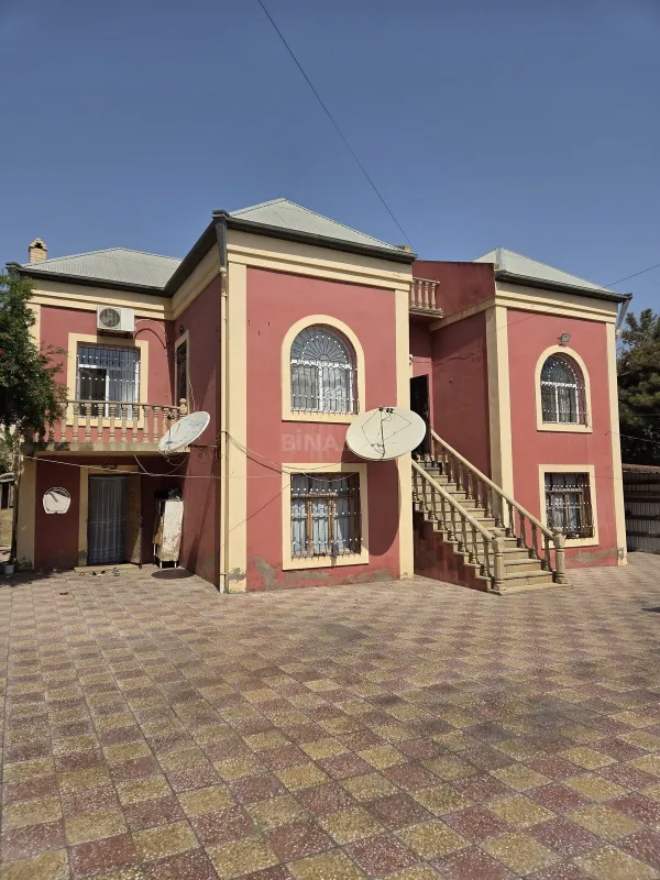 Satılır 9 otaqlı həyət evi 320 m²