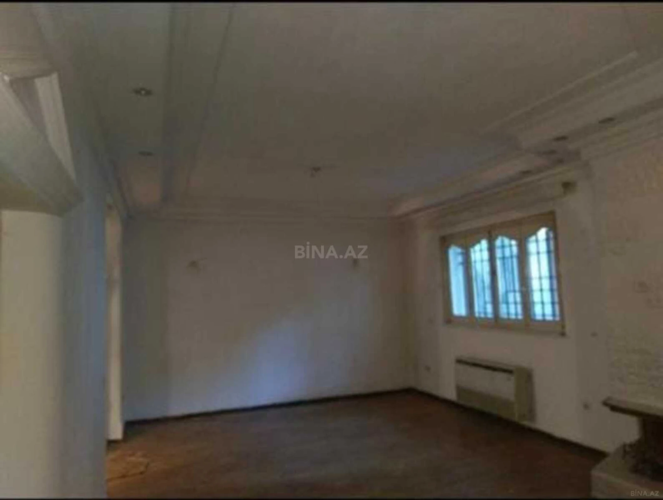 Satılır 4 otaqlı mənzil 130 m²
