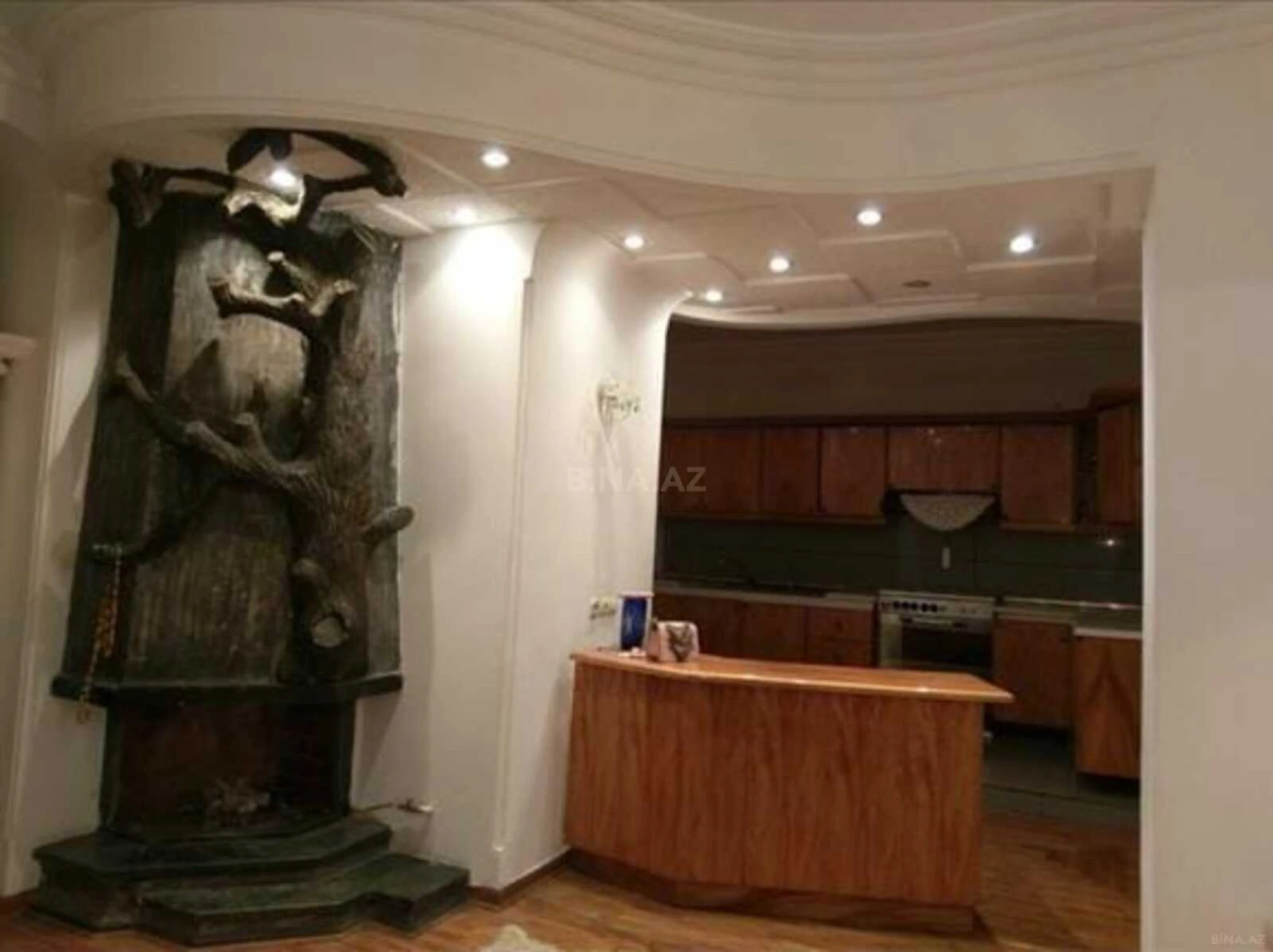 Satılır 4 otaqlı mənzil 130 m²