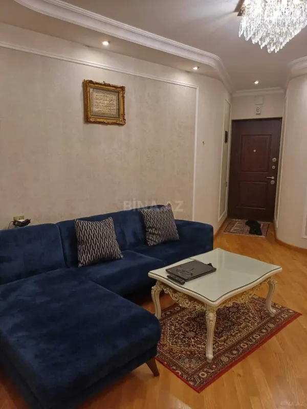 Satılır 4 otaqlı mənzil 134 m²