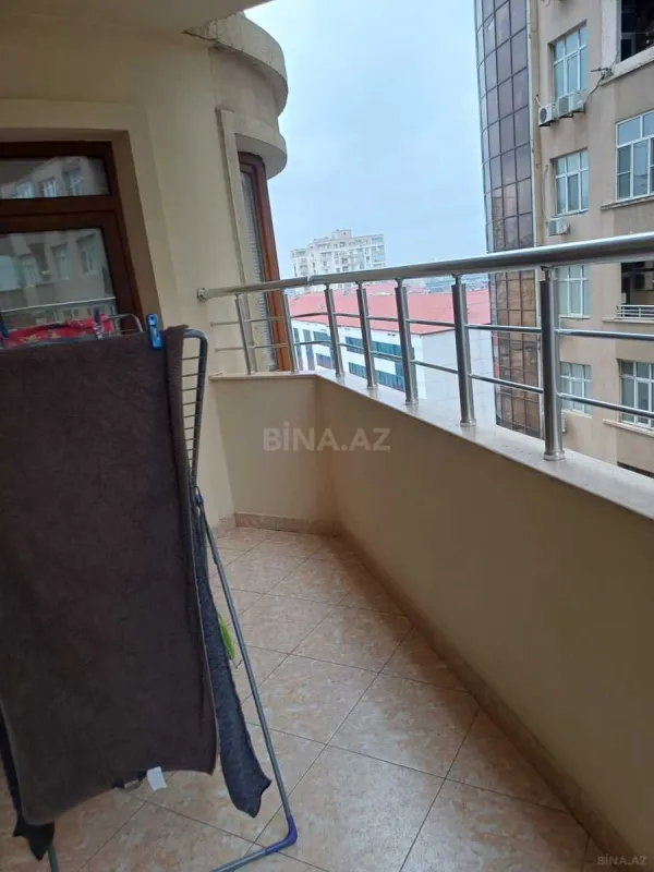 Satılır 4 otaqlı mənzil 134 m²