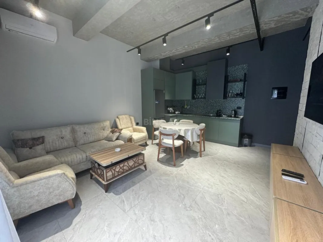 Kirayə verilir 2 otaqlı mənzil 71 m²