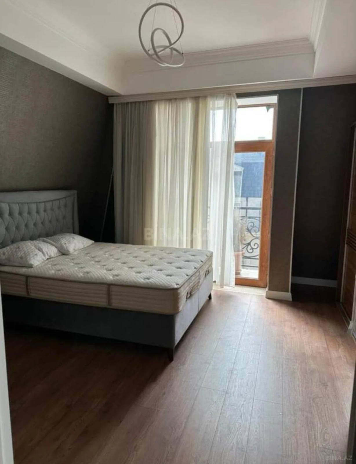 Kirayə verilir 4 otaqlı mənzil 150 m²
