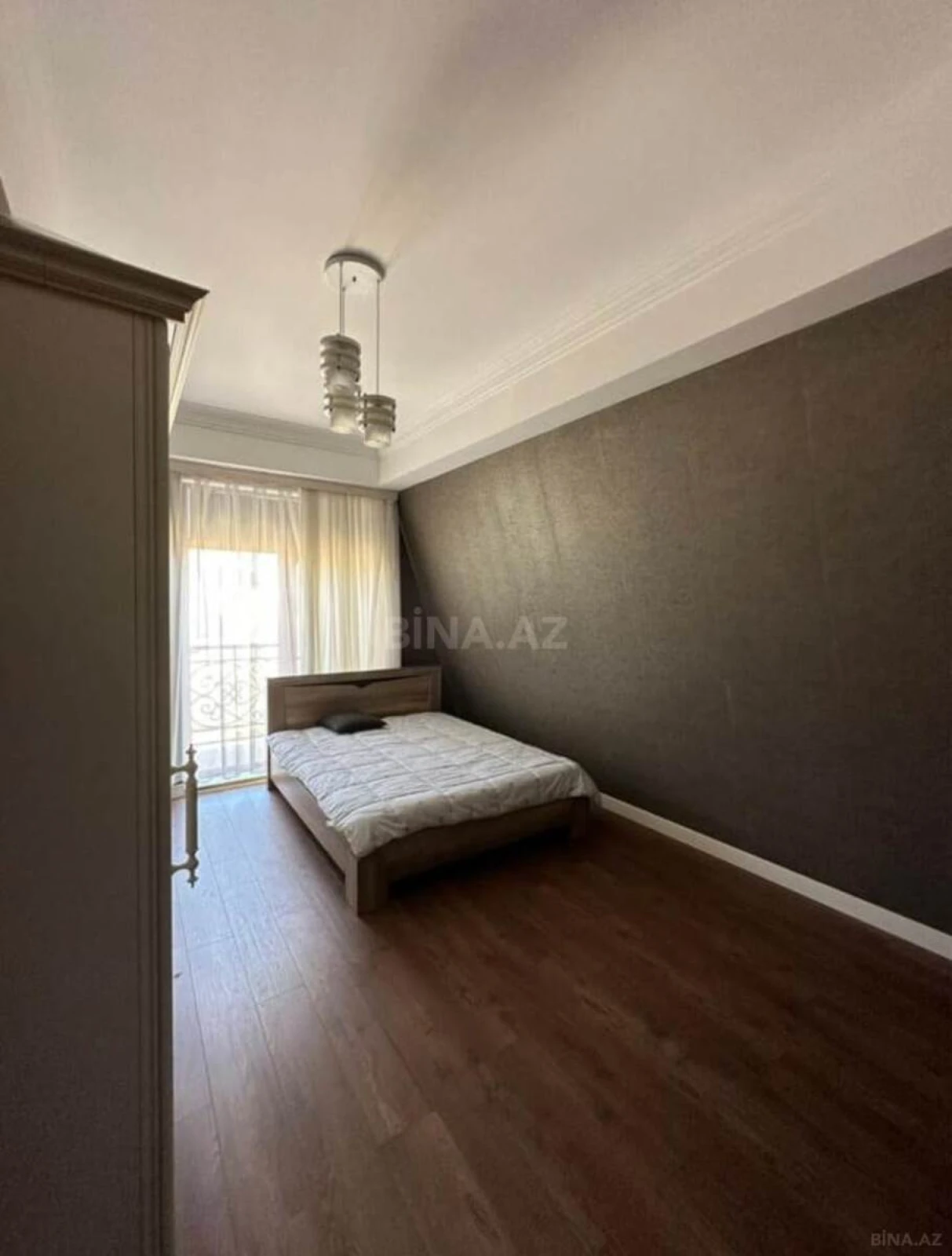 Kirayə verilir 4 otaqlı mənzil 150 m²