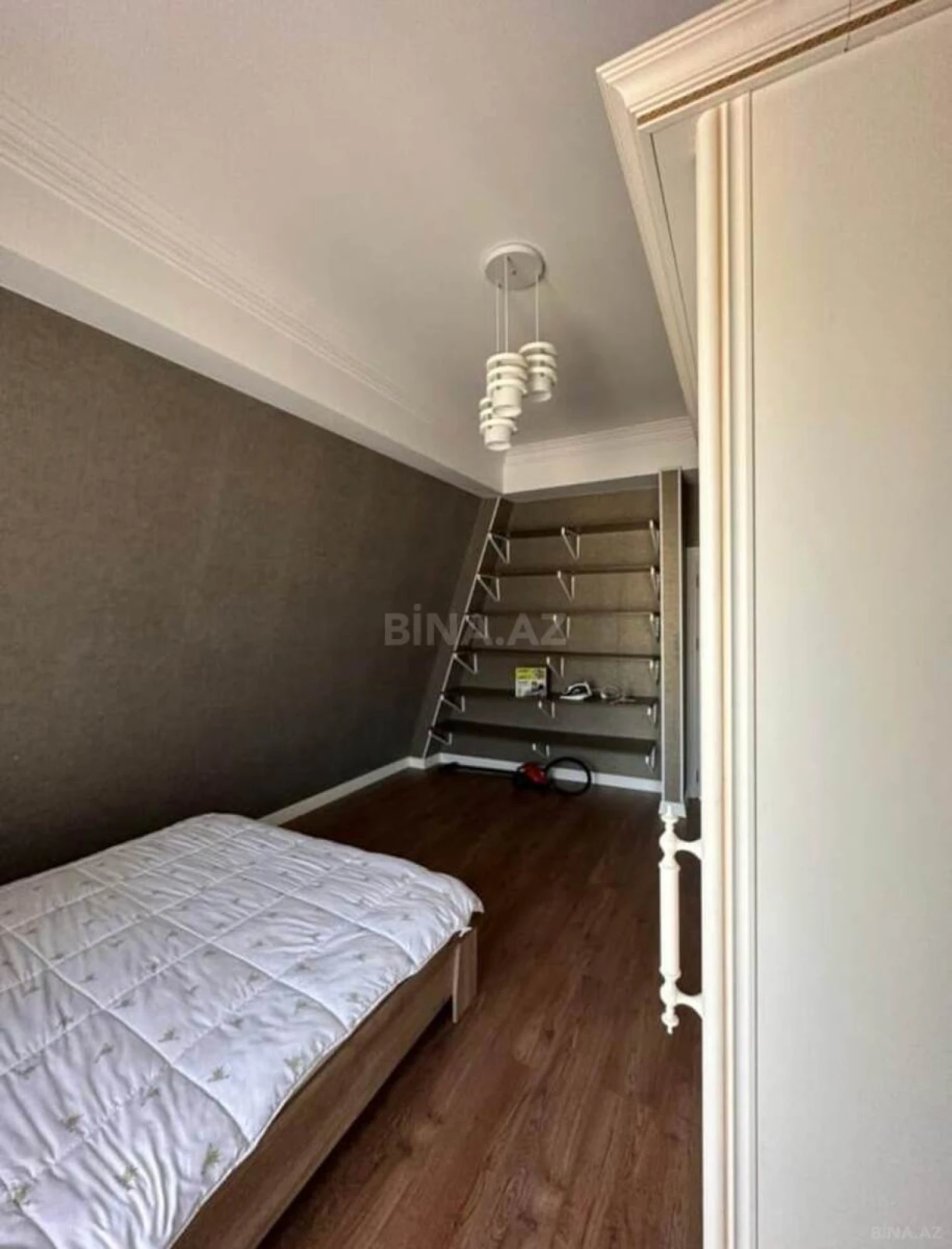 Kirayə verilir 4 otaqlı mənzil 150 m²