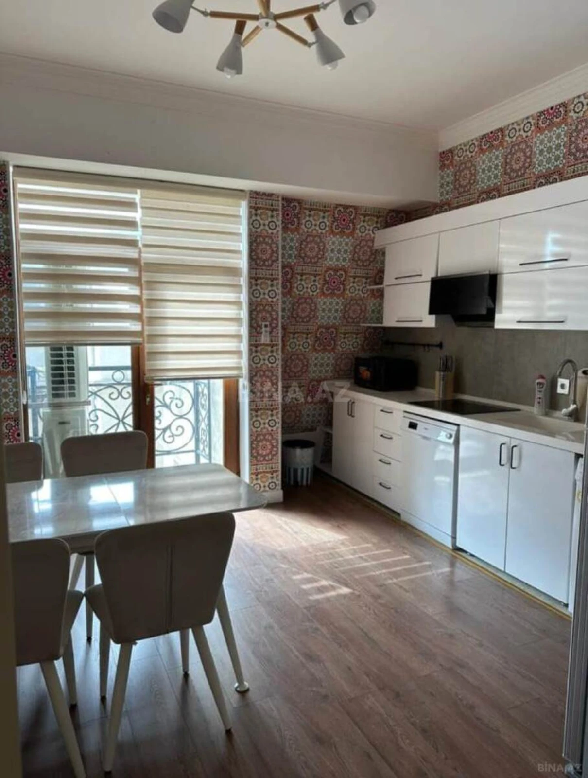 Kirayə verilir 4 otaqlı mənzil 150 m²