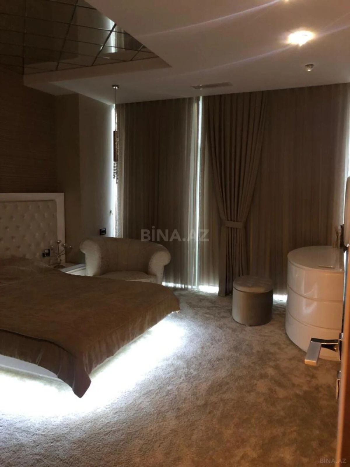 Kirayə verilir 3 otaqlı mənzil 123 m²