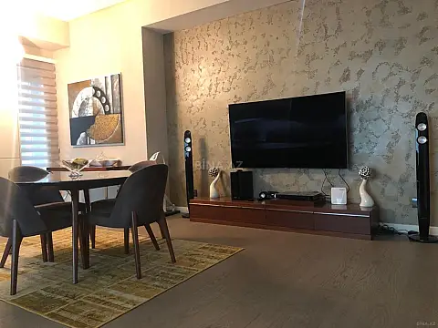 Kirayə verilir 3 otaqlı mənzil 123 m²