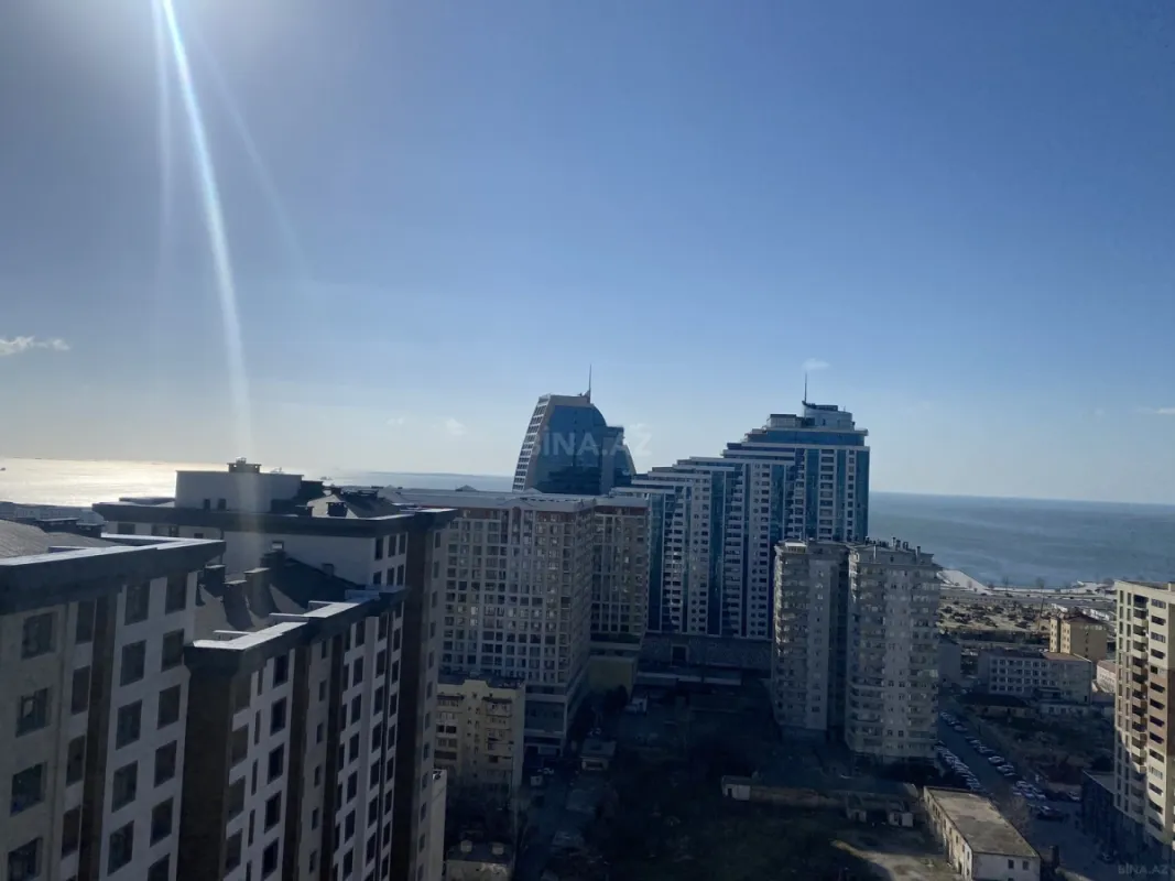 Satılır 4 otaqlı mənzil 202 m²