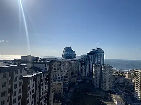 Satılır 4 otaqlı mənzil 202 m²