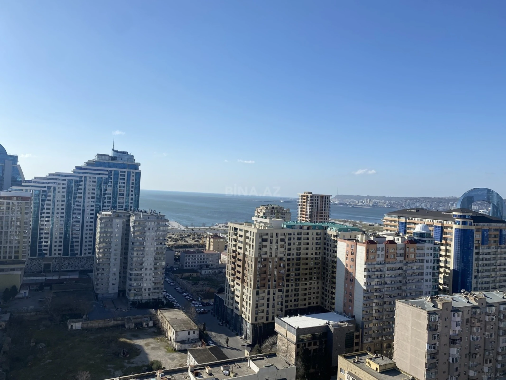 Satılır 4 otaqlı mənzil 202 m²