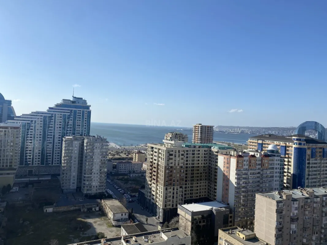 Satılır 4 otaqlı mənzil 202 m²