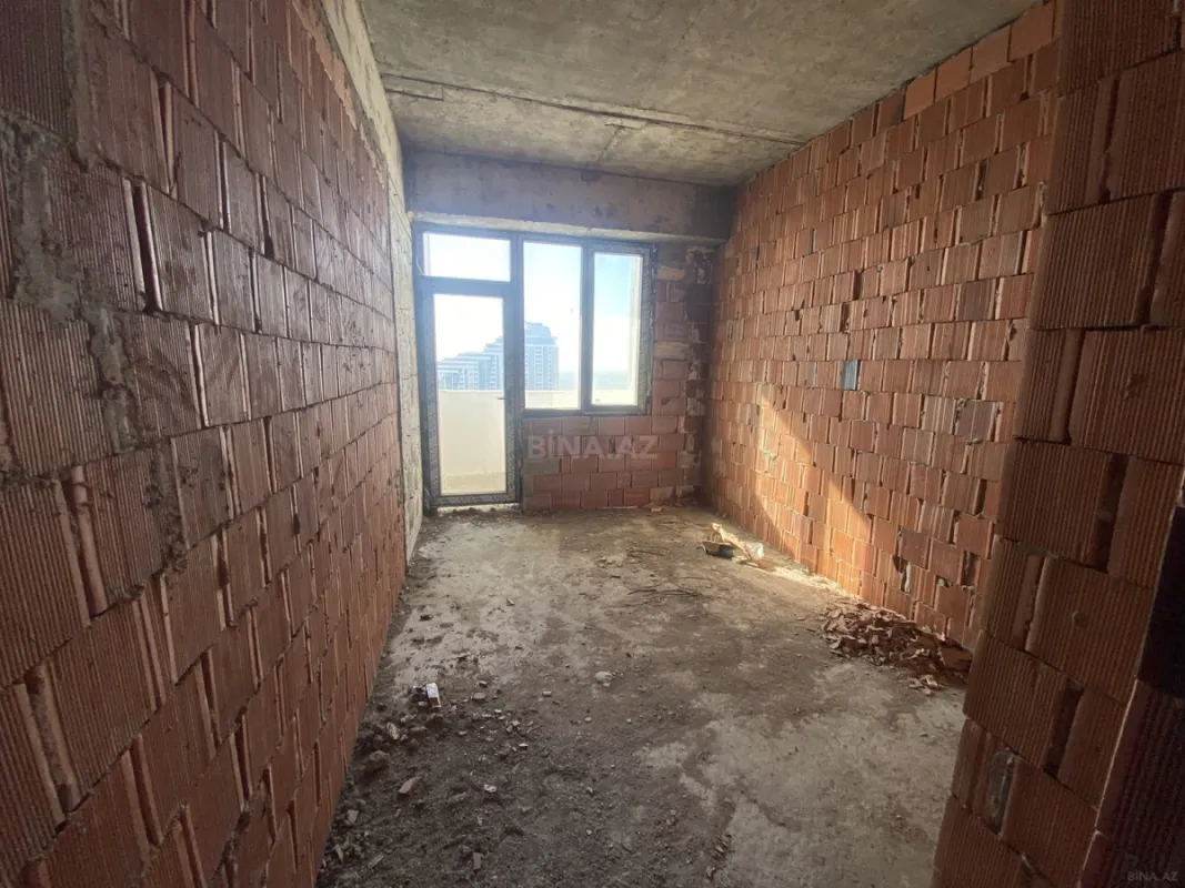 Satılır 4 otaqlı mənzil 202 m²