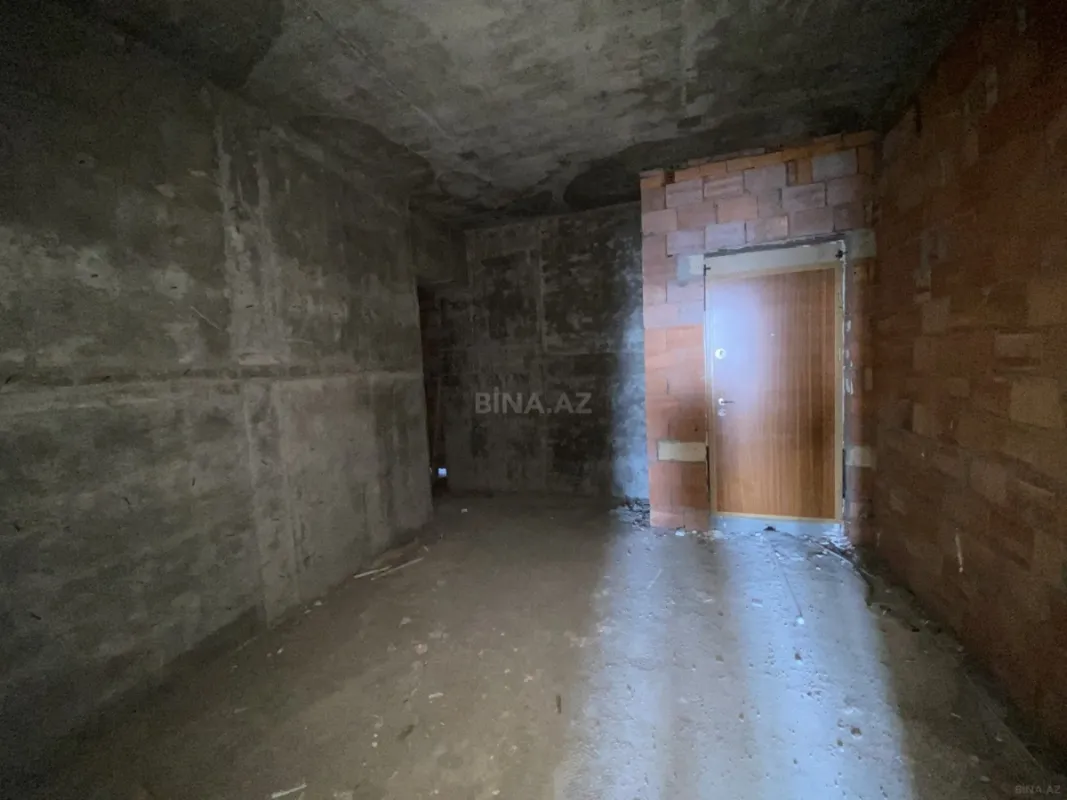 Satılır 4 otaqlı mənzil 202 m²