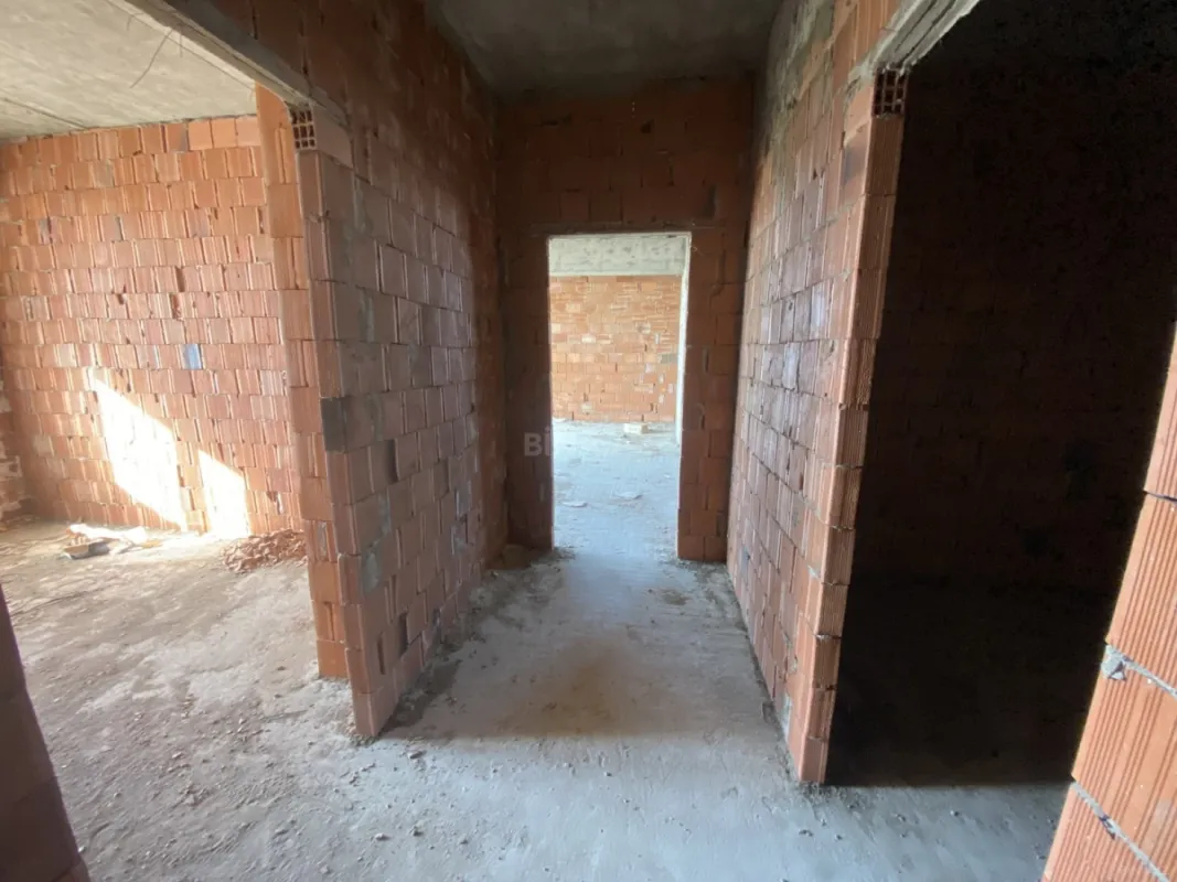 Satılır 4 otaqlı mənzil 202 m²
