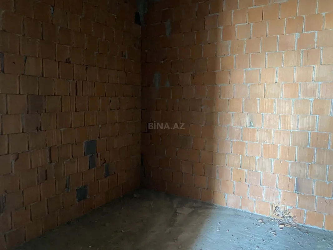 Satılır 4 otaqlı mənzil 202 m²