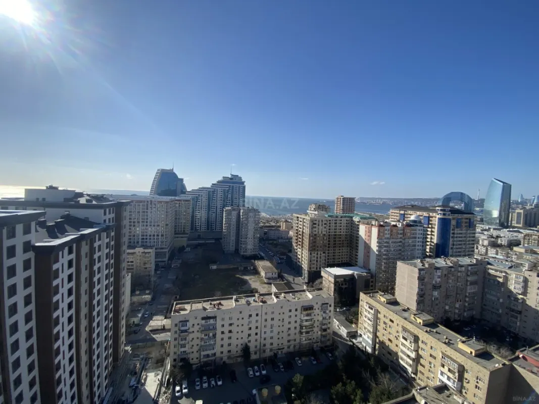 Satılır 4 otaqlı mənzil 202 m²