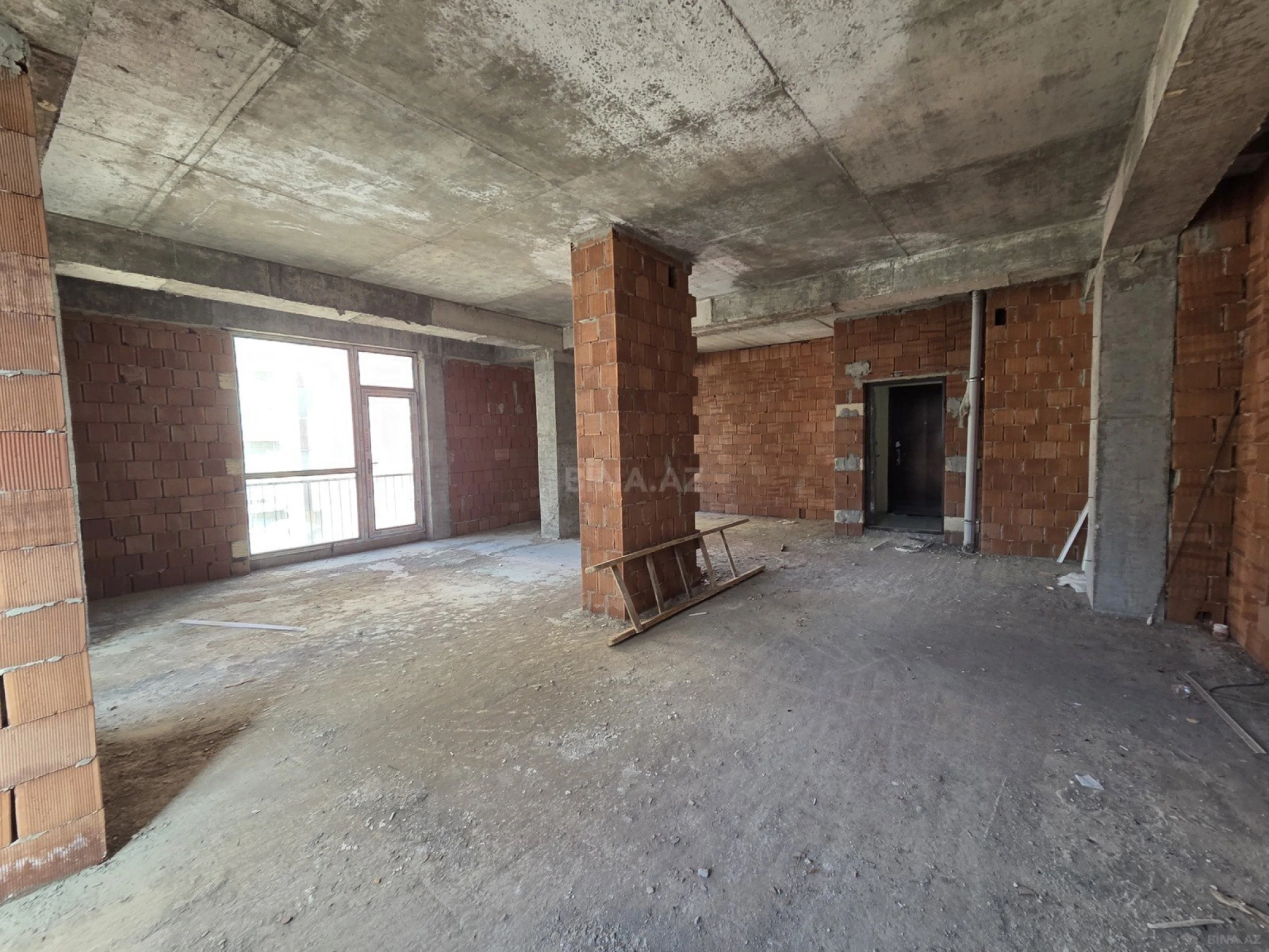 Satılır 2 otaqlı mənzil 86 m²