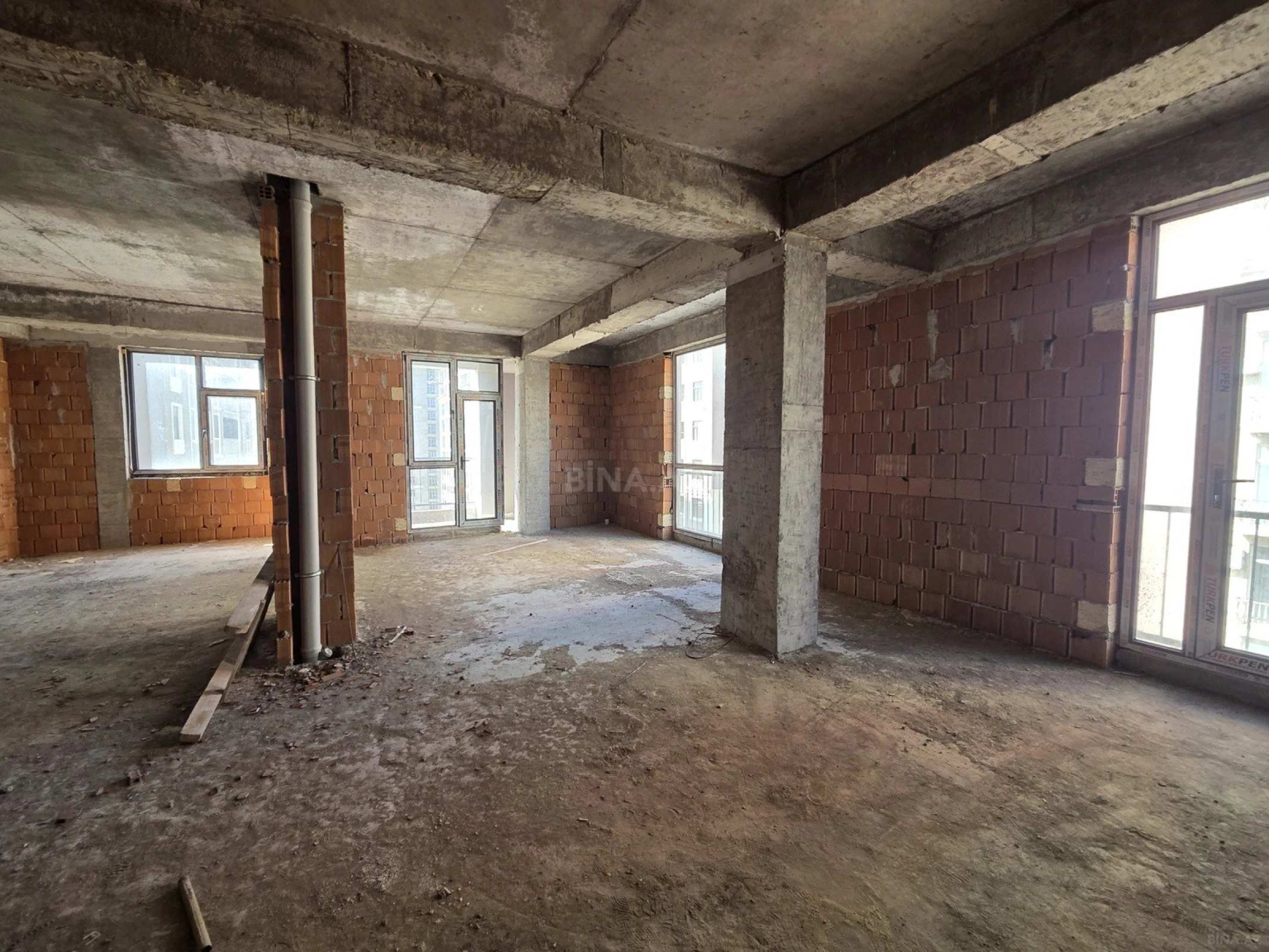 Satılır 2 otaqlı mənzil 86 m²