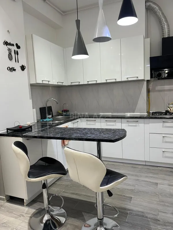 Kirayə verilir 2 otaqlı mənzil 80 m²