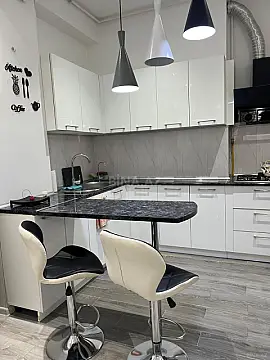 Kirayə verilir 2 otaqlı mənzil 80 m²