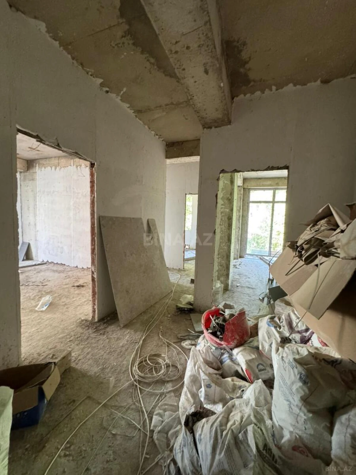 Satılır 3 otaqlı mənzil 127 m²