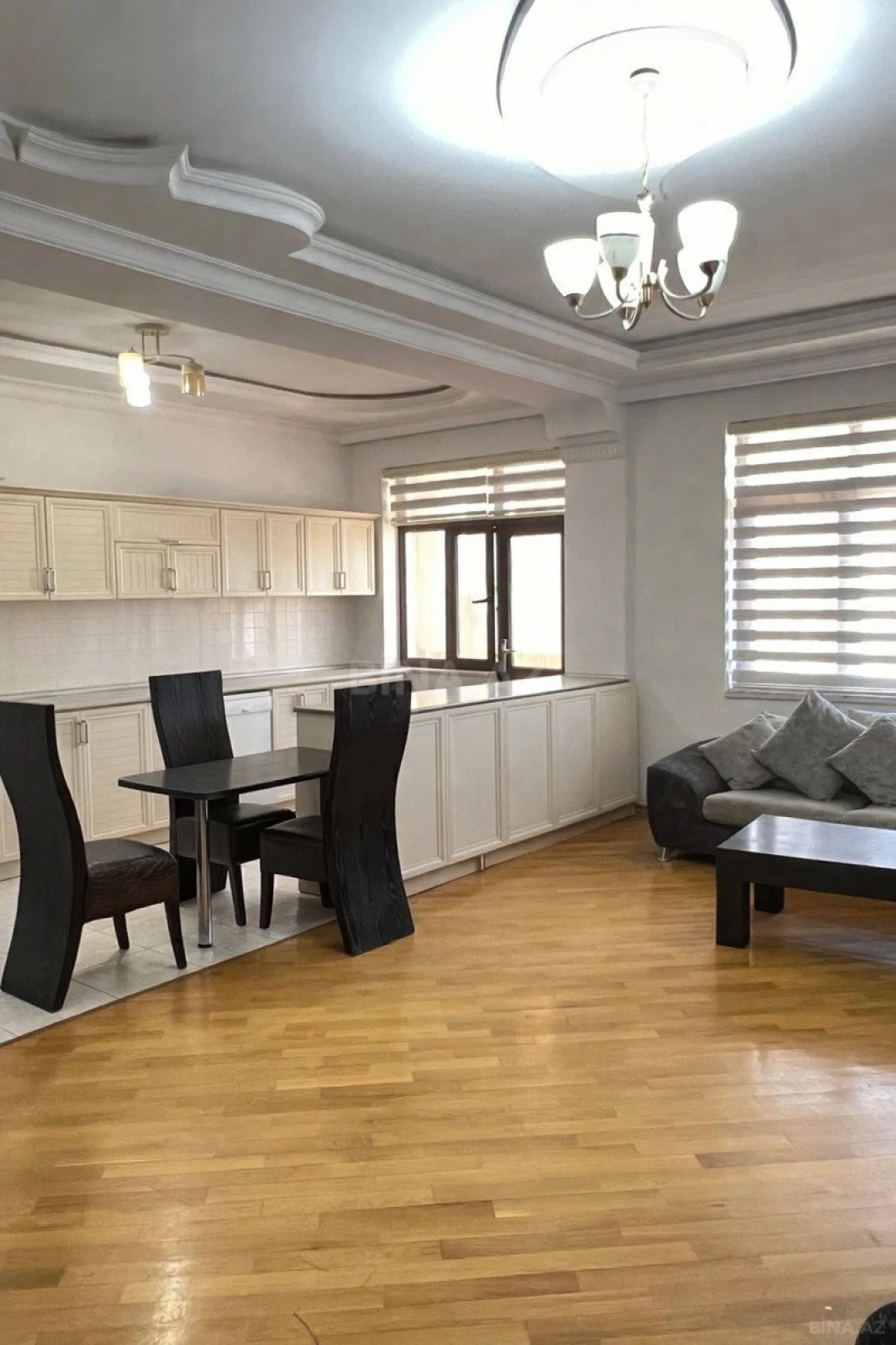 Kirayə verilir 2 otaqlı mənzil 85 m²