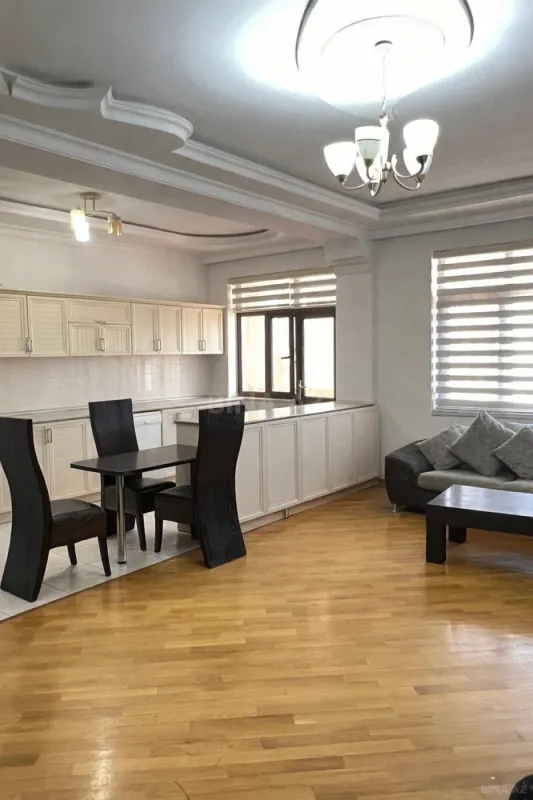 Kirayə verilir 2 otaqlı mənzil 85 m²