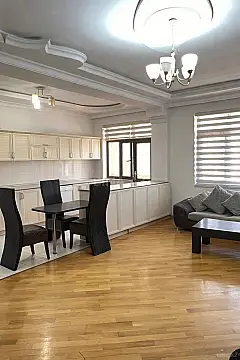Kirayə verilir 2 otaqlı mənzil 85 m²