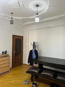Kirayə verilir 2 otaqlı mənzil 85 m²