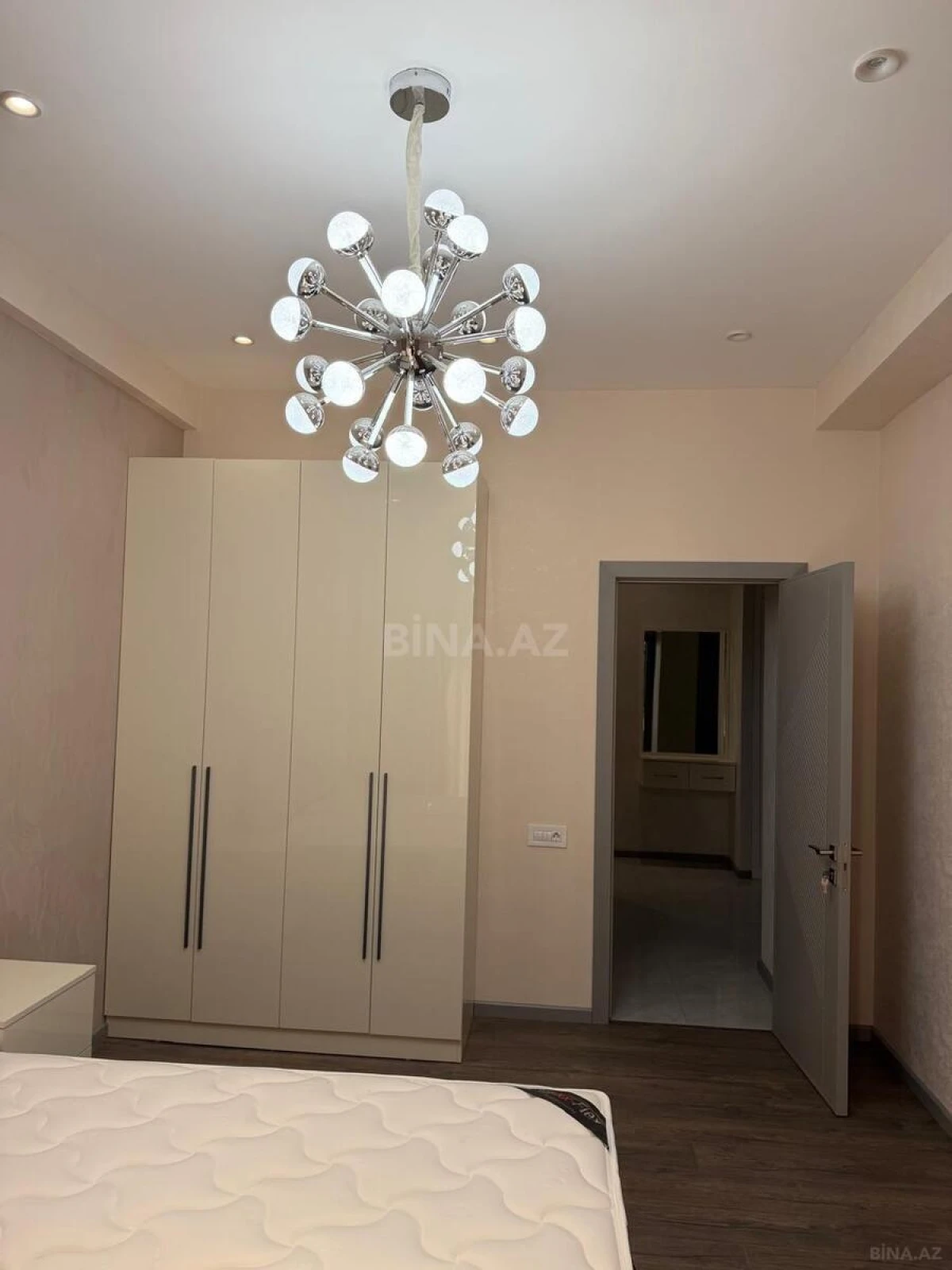 Kirayə verilir 2 otaqlı mənzil 91 m²